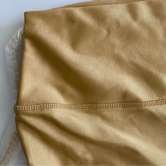 WeWoreWhat Chain Shimmery Stretch Metallic Gold Bike Biker Shorts L Large NWT - Picture 3 of 8